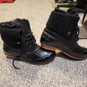 Snow boots